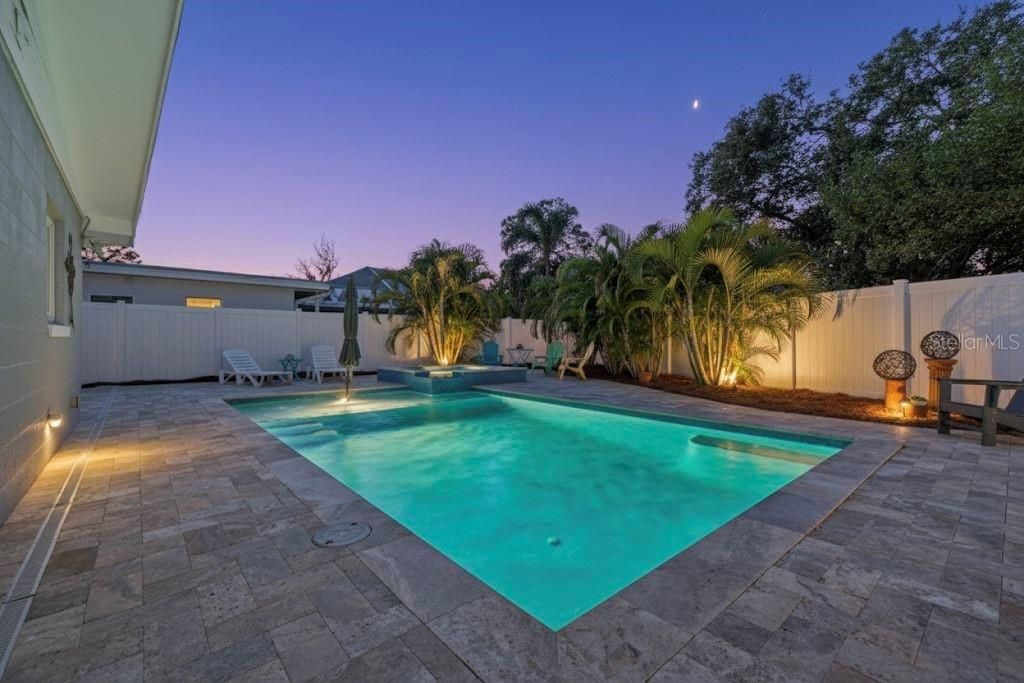 Под контрактом: $475,000 (3 спален, 3 ванн, 1507 Квадратных фут)