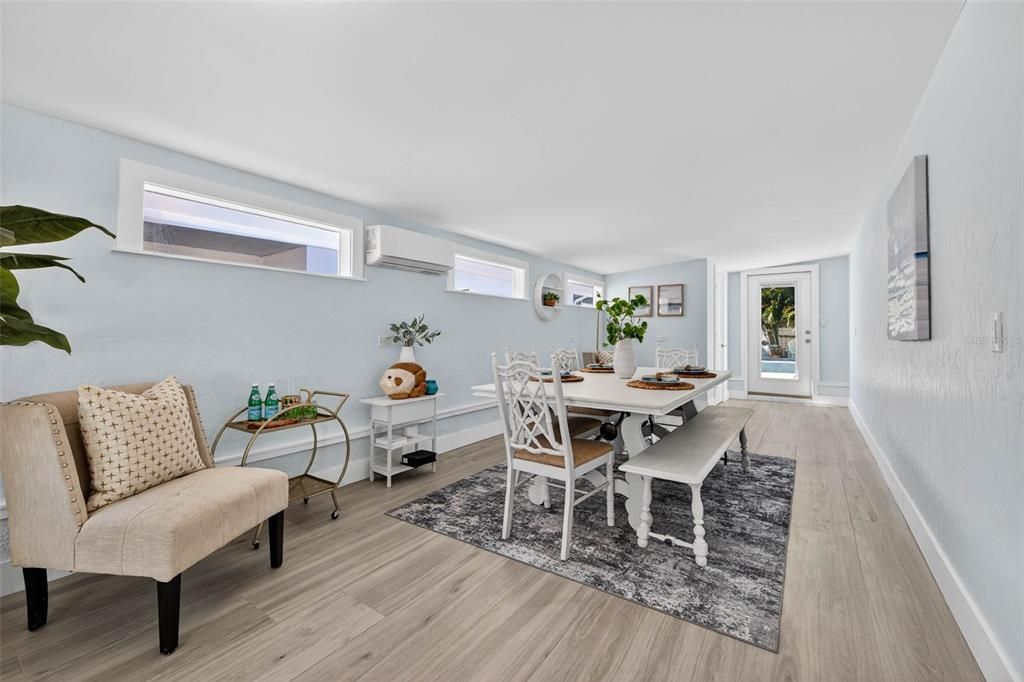 Под контрактом: $475,000 (3 спален, 3 ванн, 1507 Квадратных фут)