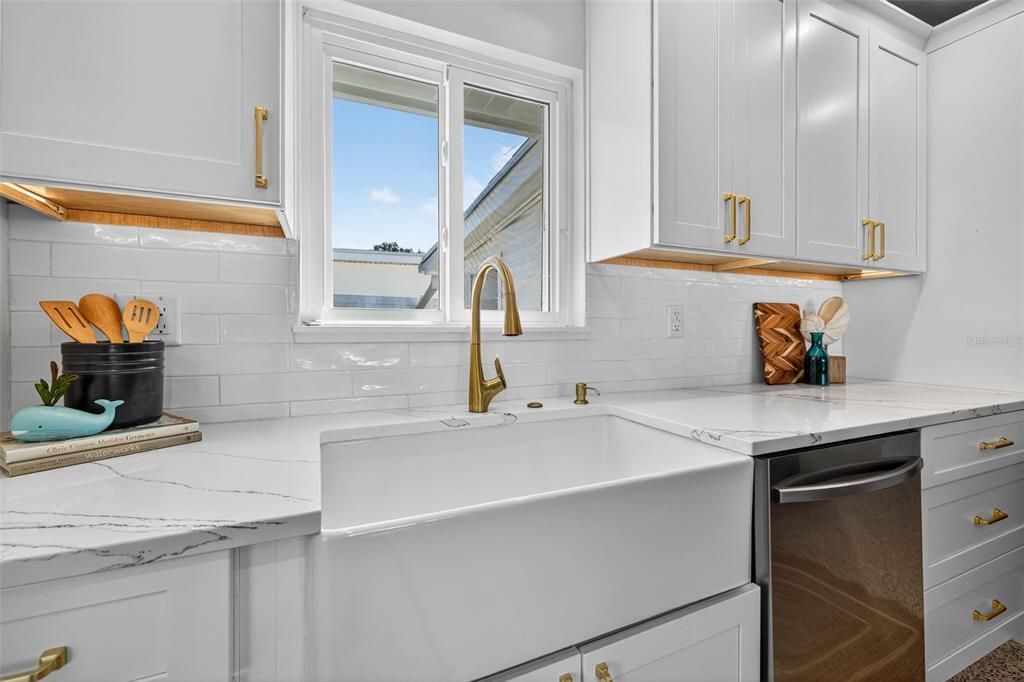 Под контрактом: $475,000 (3 спален, 3 ванн, 1507 Квадратных фут)