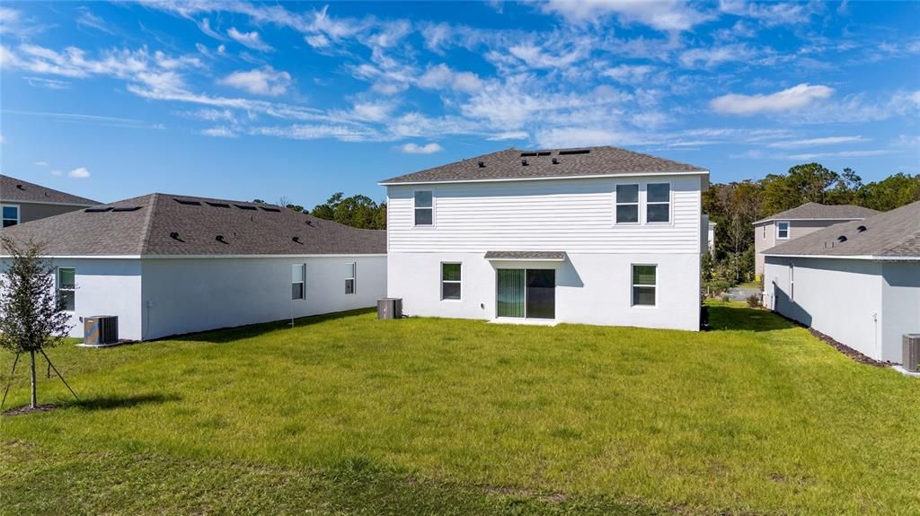 合同活跃: $2,450 (5 贝兹, 3 浴室, 2143 平方英尺)