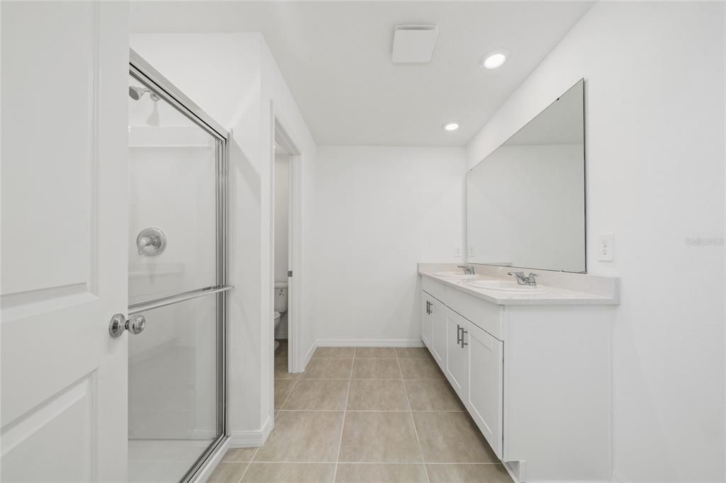 合同活跃: $2,450 (5 贝兹, 3 浴室, 2143 平方英尺)