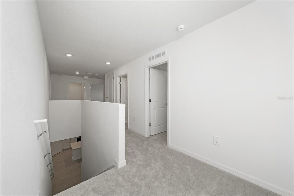 合同活跃: $2,450 (5 贝兹, 3 浴室, 2143 平方英尺)