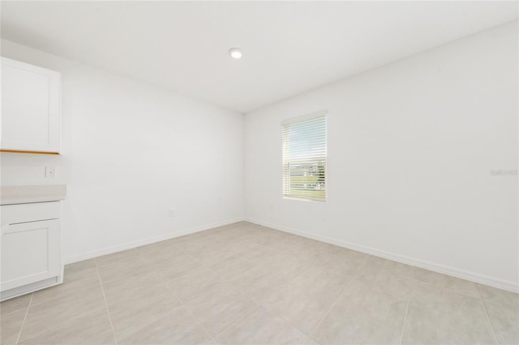 合同活跃: $2,450 (5 贝兹, 3 浴室, 2143 平方英尺)