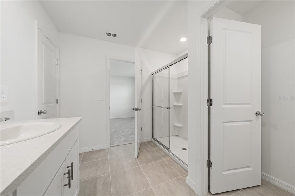 合同活跃: $2,450 (5 贝兹, 3 浴室, 2143 平方英尺)