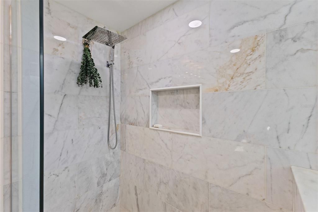 待售: $595,000 (4 贝兹, 2 浴室, 2736 平方英尺)