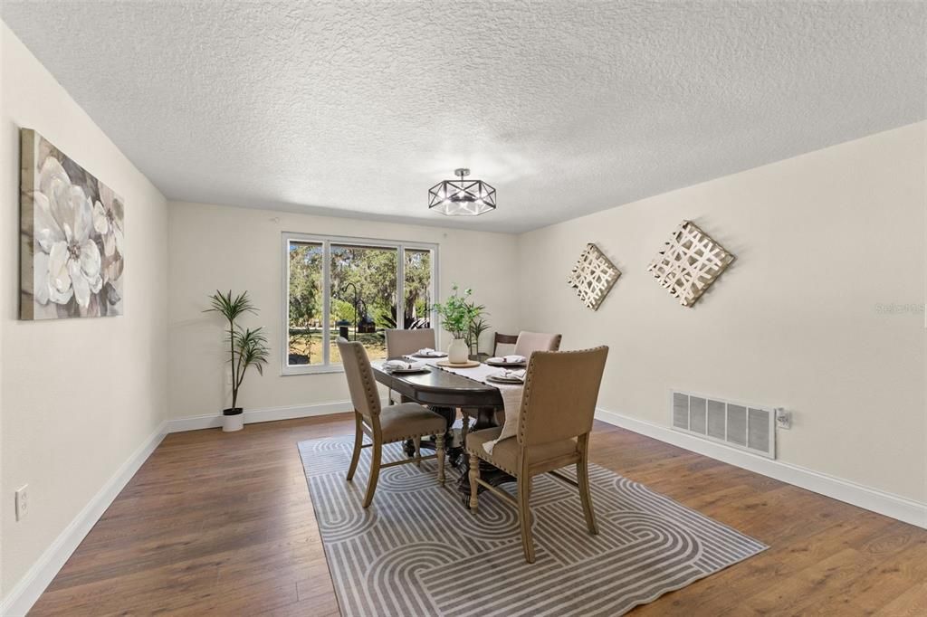 待售: $595,000 (4 贝兹, 2 浴室, 2736 平方英尺)