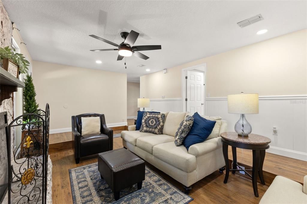 待售: $595,000 (4 贝兹, 2 浴室, 2736 平方英尺)