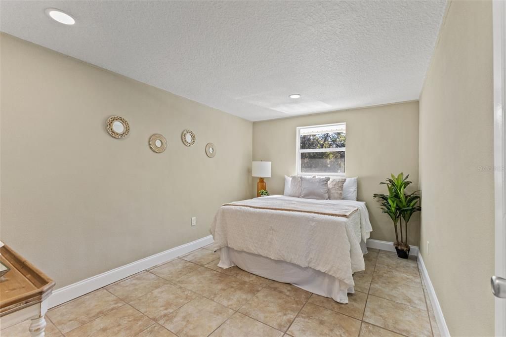 待售: $595,000 (4 贝兹, 2 浴室, 2736 平方英尺)