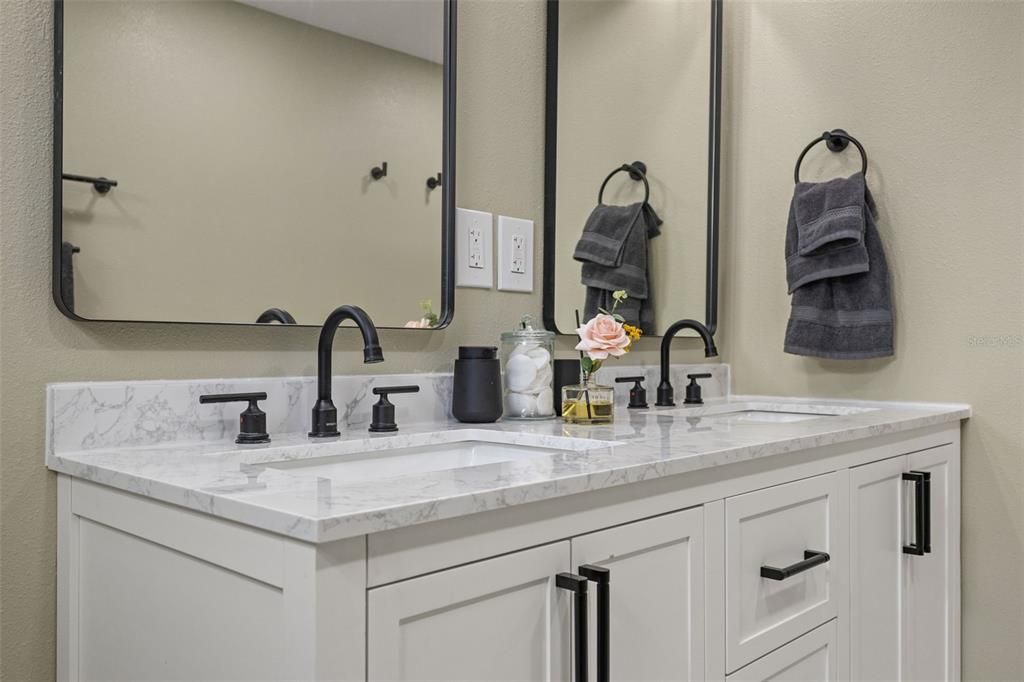 待售: $595,000 (4 贝兹, 2 浴室, 2736 平方英尺)