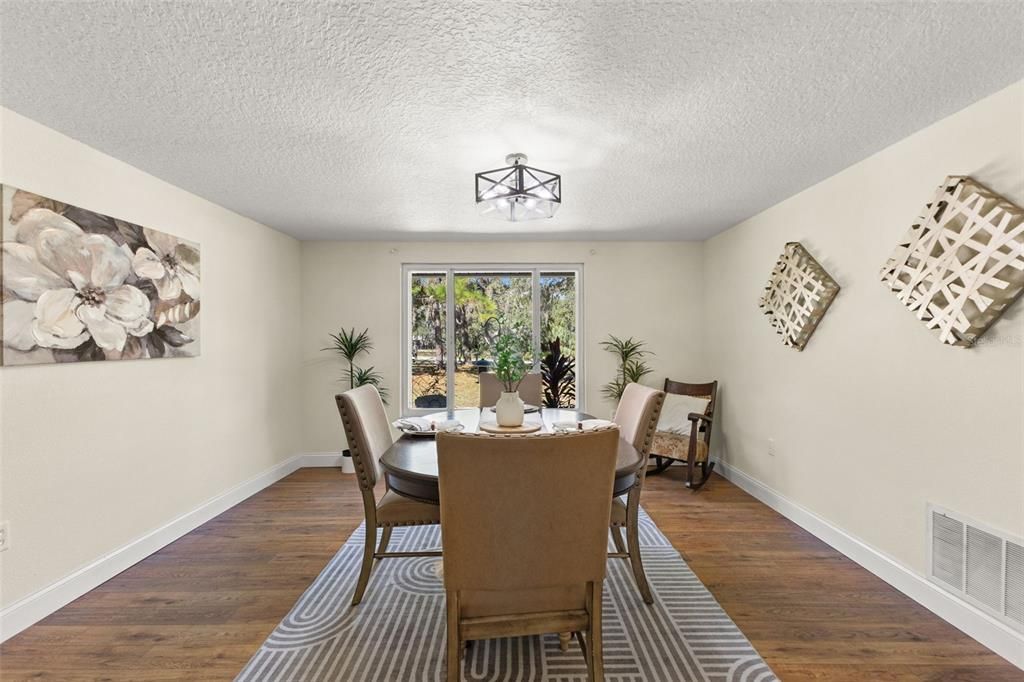 待售: $595,000 (4 贝兹, 2 浴室, 2736 平方英尺)