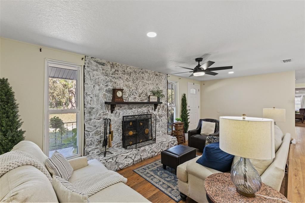 待售: $595,000 (4 贝兹, 2 浴室, 2736 平方英尺)