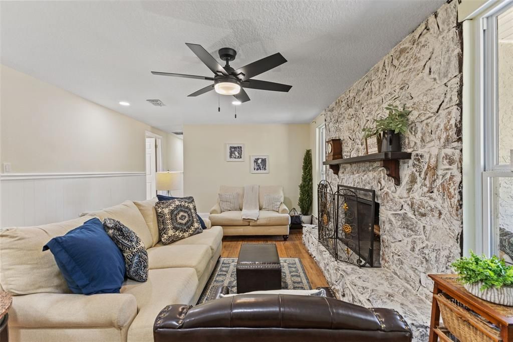 待售: $595,000 (4 贝兹, 2 浴室, 2736 平方英尺)