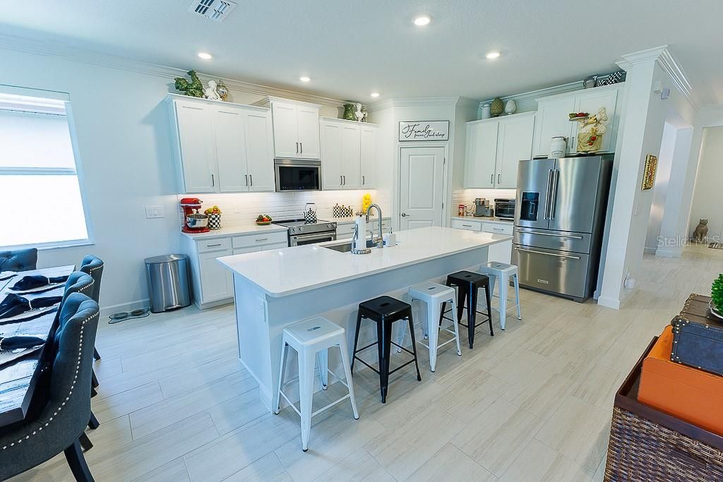 En Venta: $399,900 (3 camas, 3 baños, 2366 Pies cuadrados)