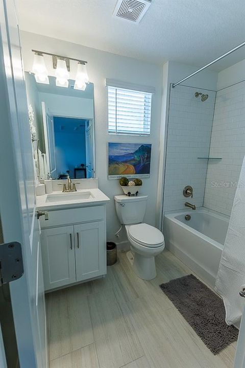 En Venta: $399,900 (3 camas, 3 baños, 2366 Pies cuadrados)