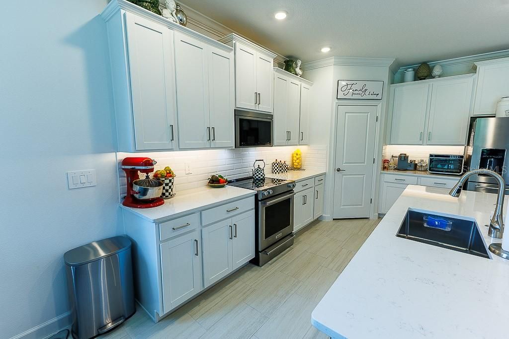 En Venta: $399,900 (3 camas, 3 baños, 2366 Pies cuadrados)