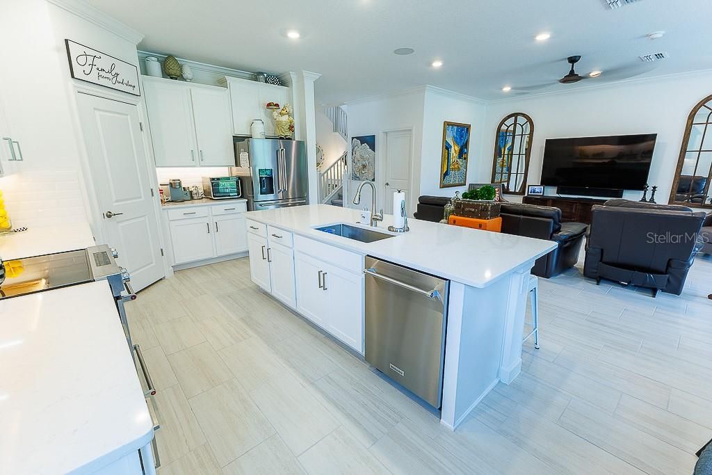 En Venta: $399,900 (3 camas, 3 baños, 2366 Pies cuadrados)