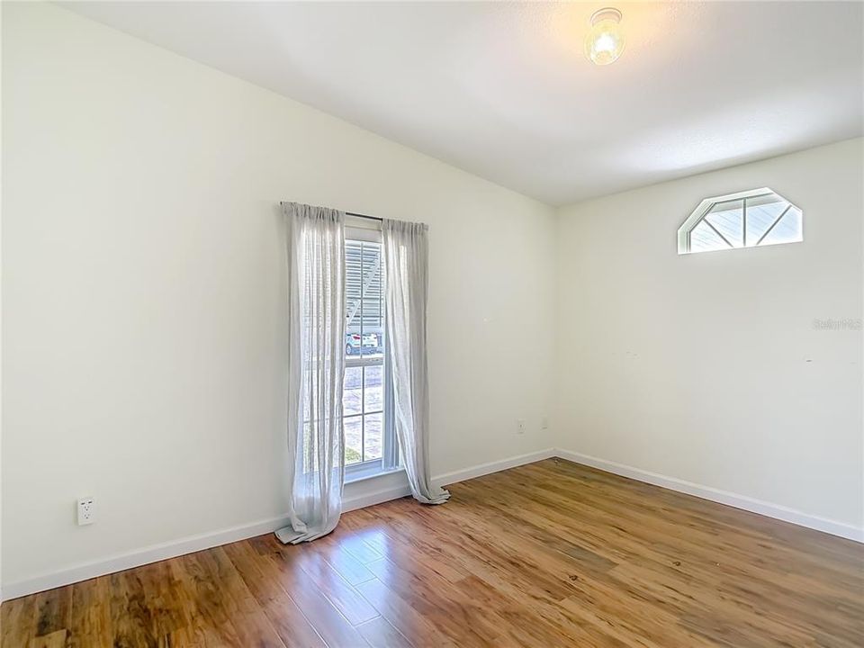 For Sale: $259,900 (2 beds, 2 baths, 1620 Square Feet)