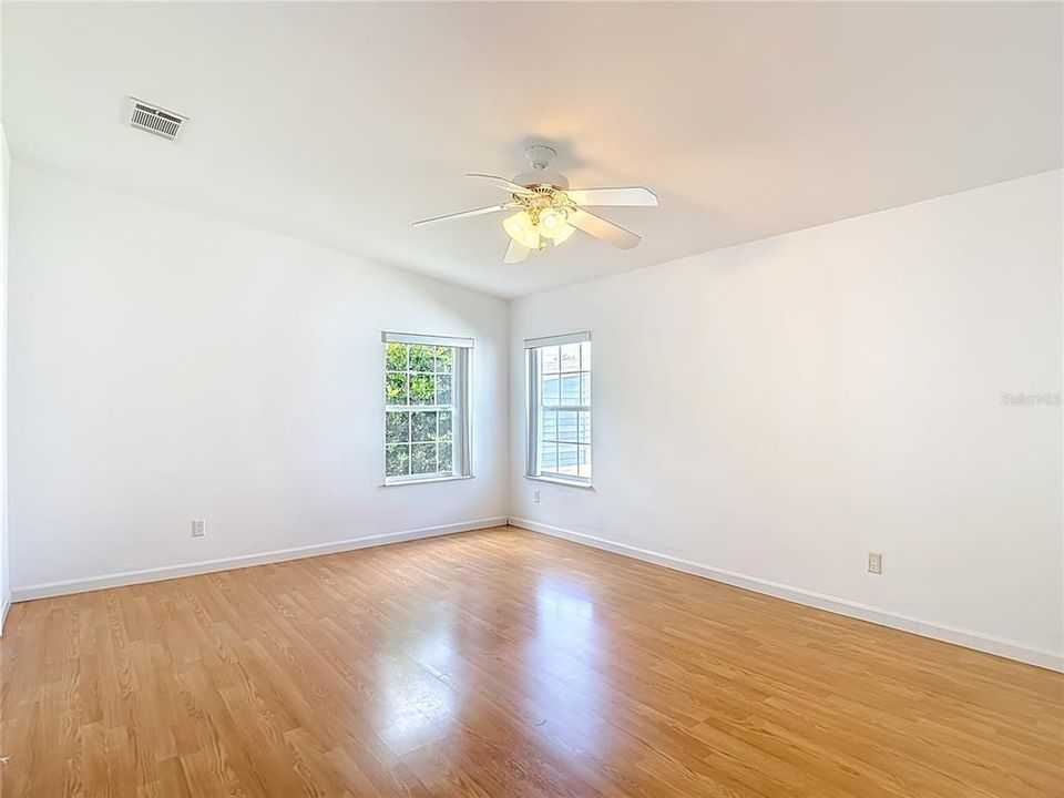 For Sale: $259,900 (2 beds, 2 baths, 1620 Square Feet)