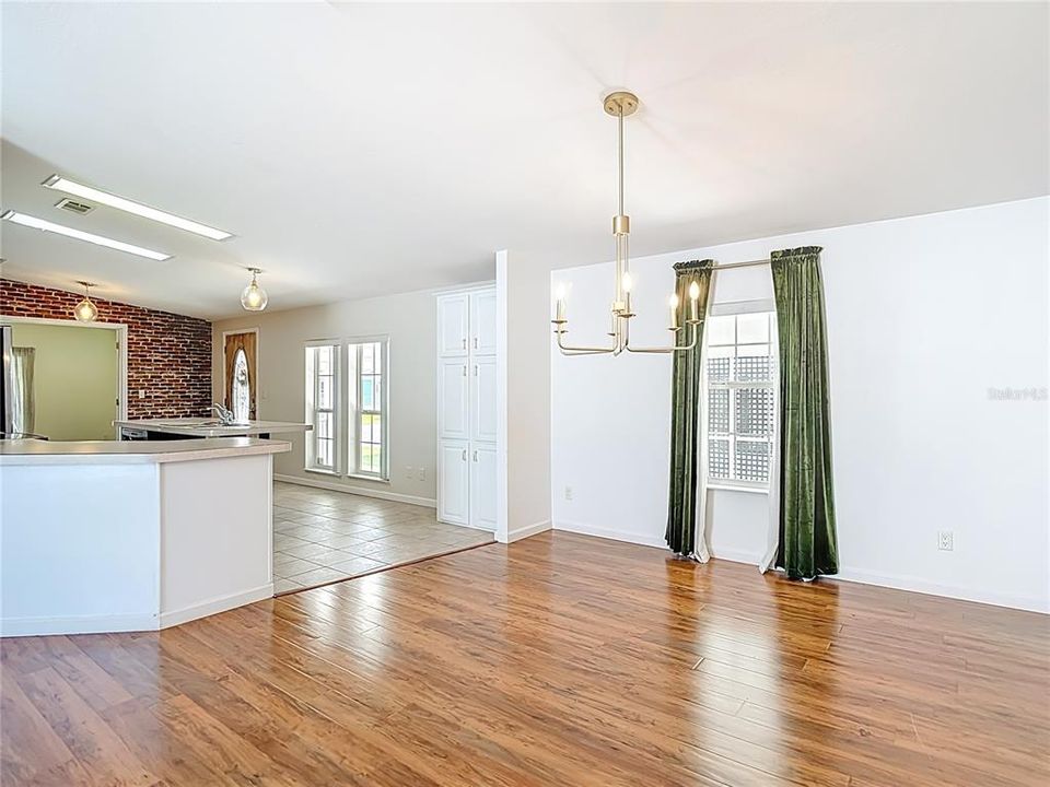 For Sale: $259,900 (2 beds, 2 baths, 1620 Square Feet)