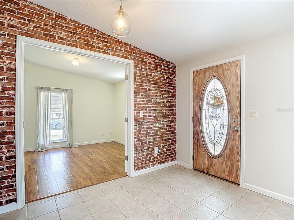 For Sale: $259,900 (2 beds, 2 baths, 1620 Square Feet)