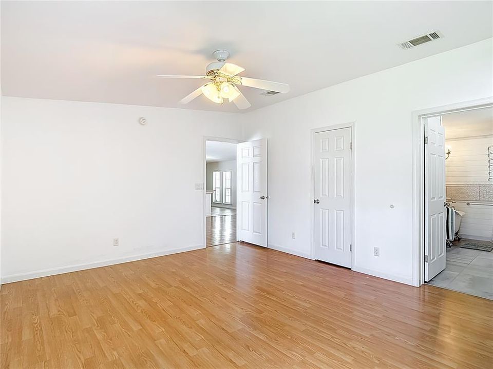 For Sale: $259,900 (2 beds, 2 baths, 1620 Square Feet)