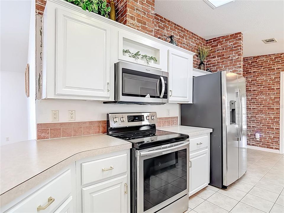 For Sale: $259,900 (2 beds, 2 baths, 1620 Square Feet)