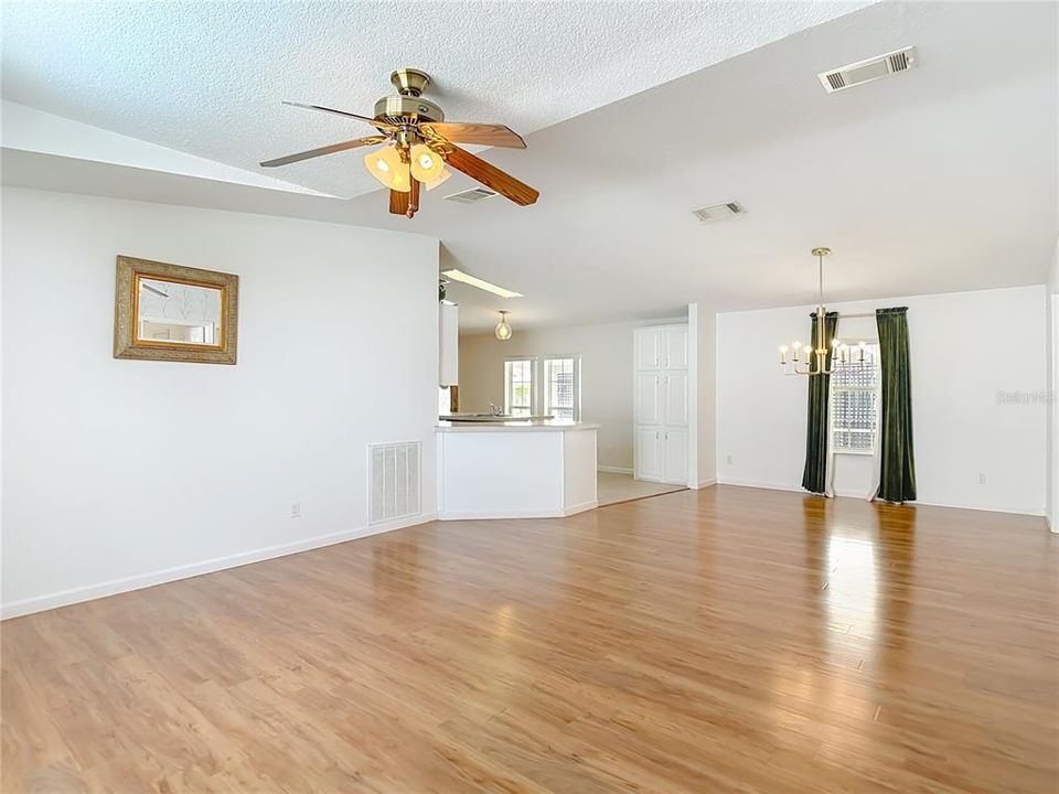 For Sale: $259,900 (2 beds, 2 baths, 1620 Square Feet)
