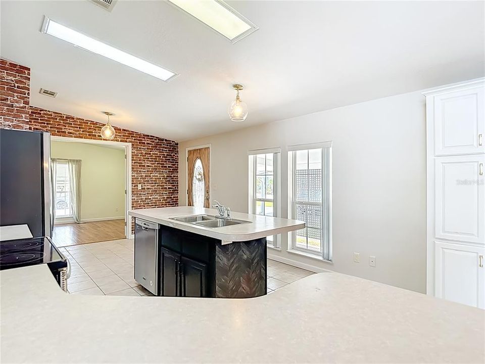 For Sale: $259,900 (2 beds, 2 baths, 1620 Square Feet)