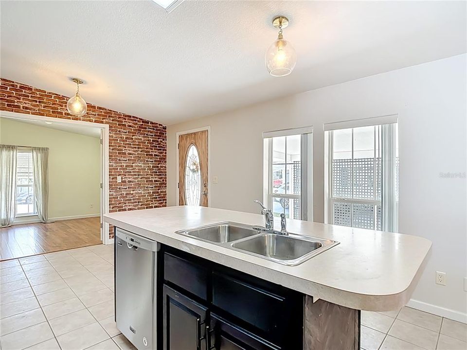 For Sale: $259,900 (2 beds, 2 baths, 1620 Square Feet)