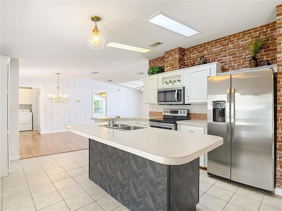 For Sale: $259,900 (2 beds, 2 baths, 1620 Square Feet)