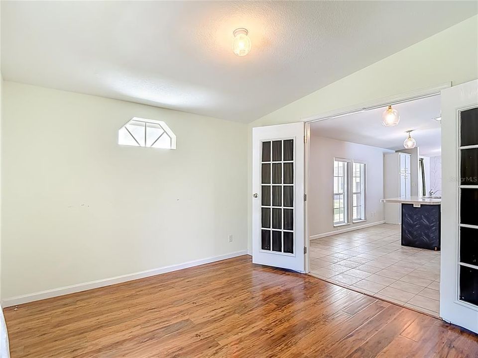 For Sale: $259,900 (2 beds, 2 baths, 1620 Square Feet)