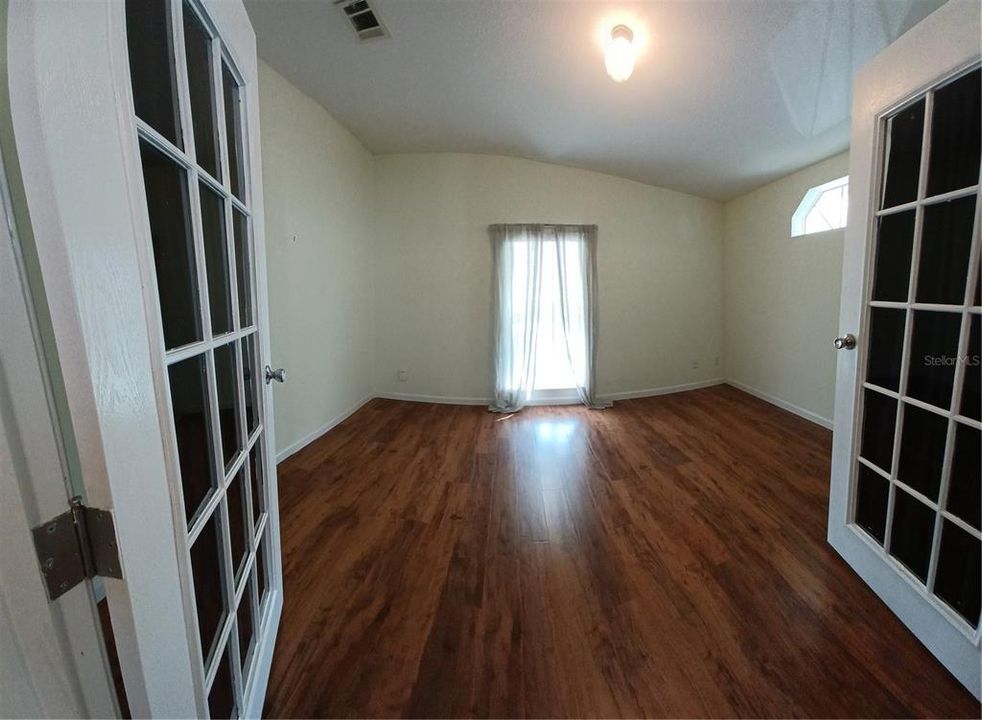 For Sale: $259,900 (2 beds, 2 baths, 1620 Square Feet)