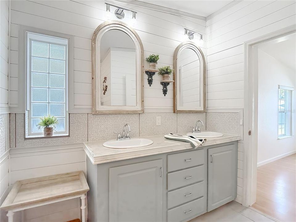 For Sale: $259,900 (2 beds, 2 baths, 1620 Square Feet)