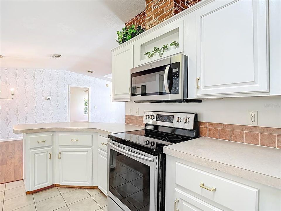 For Sale: $259,900 (2 beds, 2 baths, 1620 Square Feet)