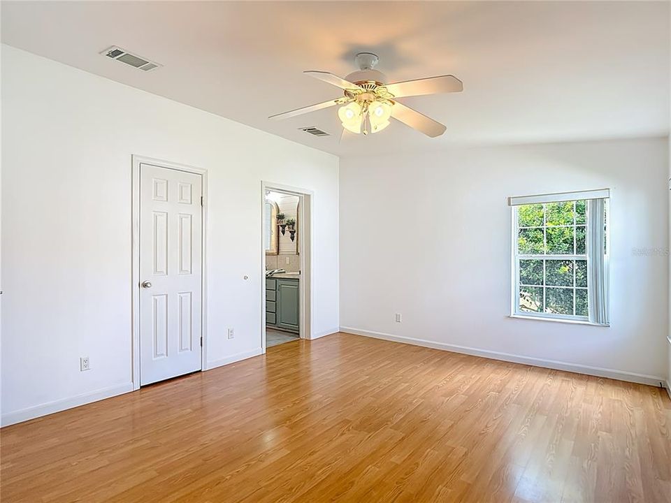 For Sale: $259,900 (2 beds, 2 baths, 1620 Square Feet)