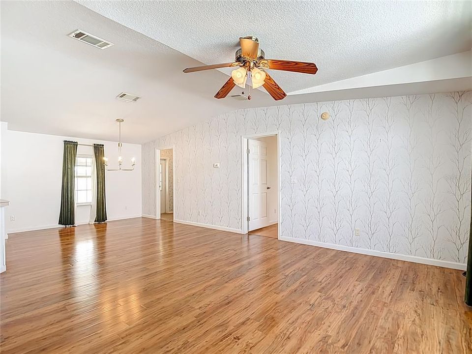 For Sale: $259,900 (2 beds, 2 baths, 1620 Square Feet)
