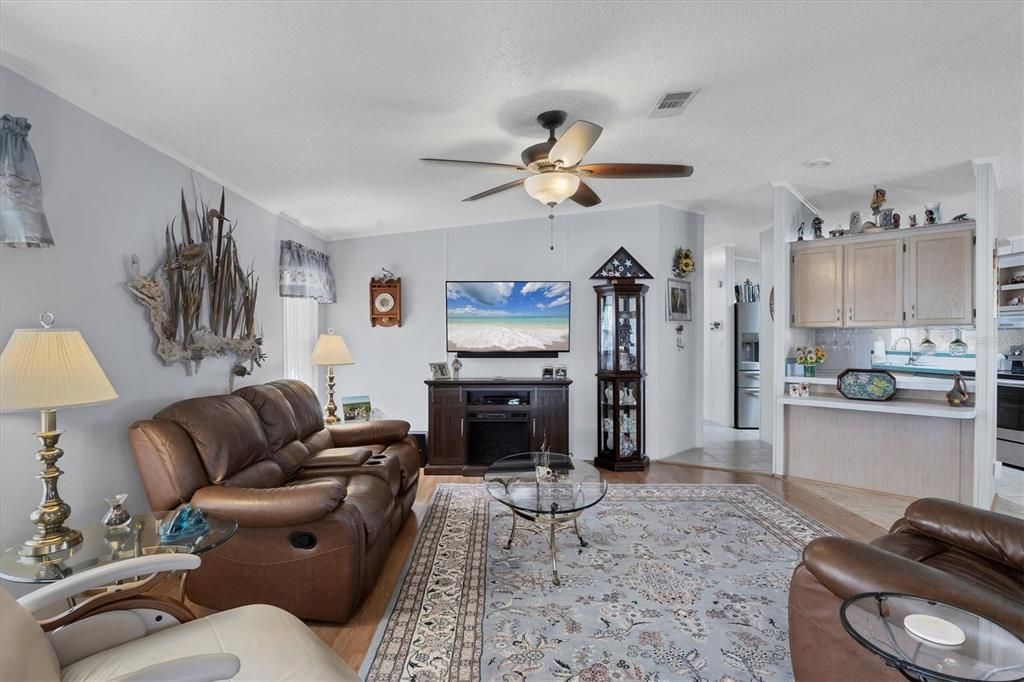 For Sale: $269,500 (2 beds, 2 baths, 1312 Square Feet)