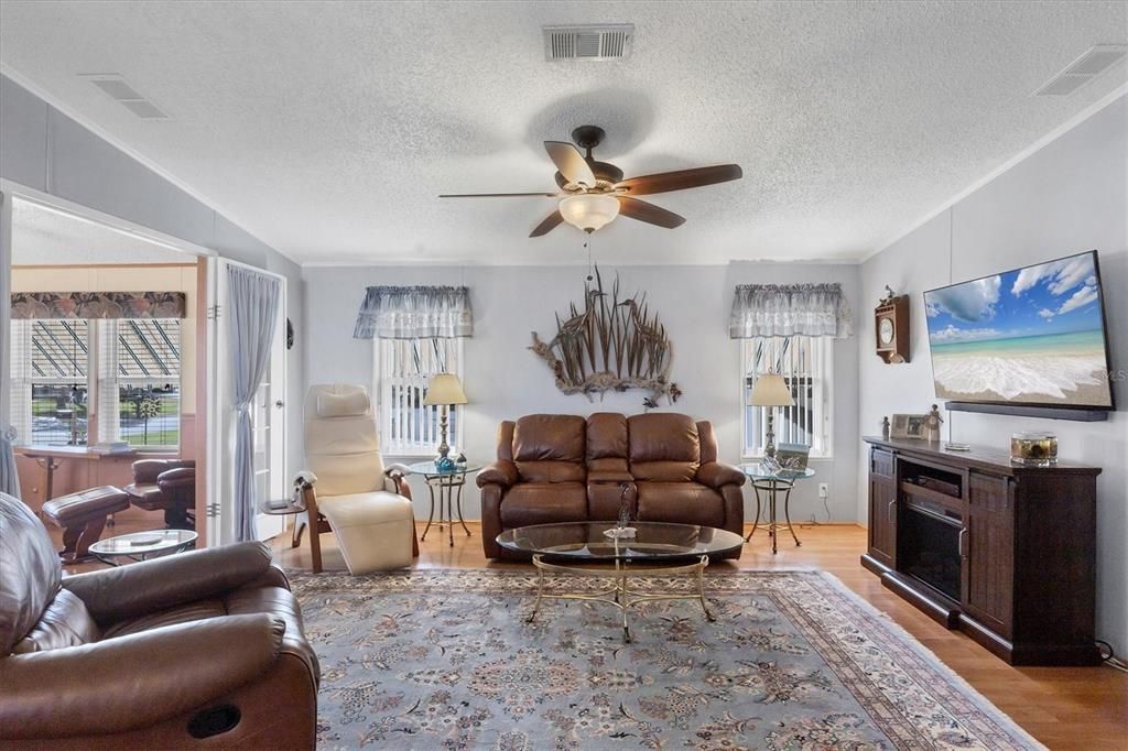 For Sale: $269,500 (2 beds, 2 baths, 1312 Square Feet)