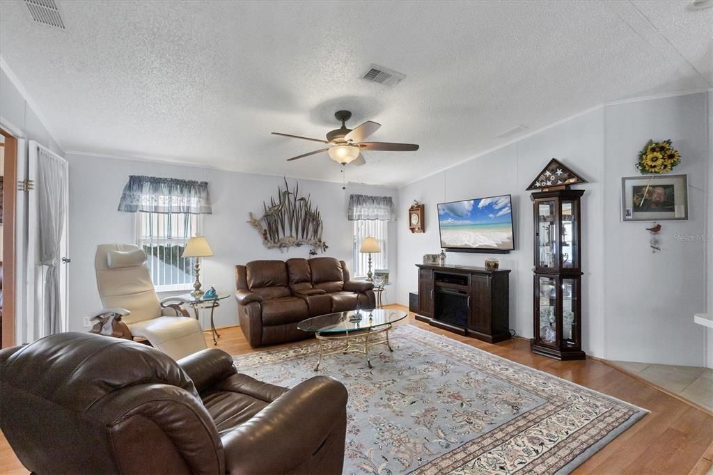 For Sale: $269,500 (2 beds, 2 baths, 1312 Square Feet)