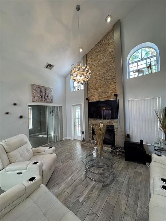 For Sale: $460,000 (4 beds, 2 baths, 1588 Square Feet)