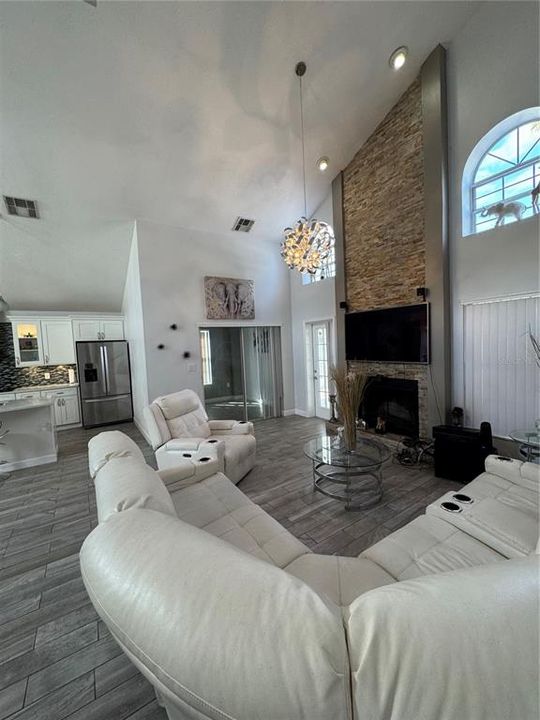 For Sale: $460,000 (4 beds, 2 baths, 1588 Square Feet)