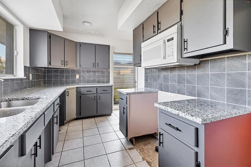 На продажу: $190,000 (3 спален, 2 ванн, 1040 Квадратных фут)