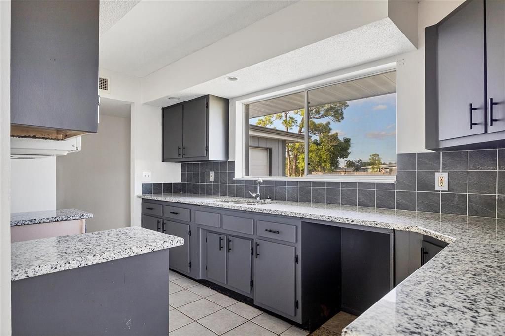 На продажу: $190,000 (3 спален, 2 ванн, 1040 Квадратных фут)