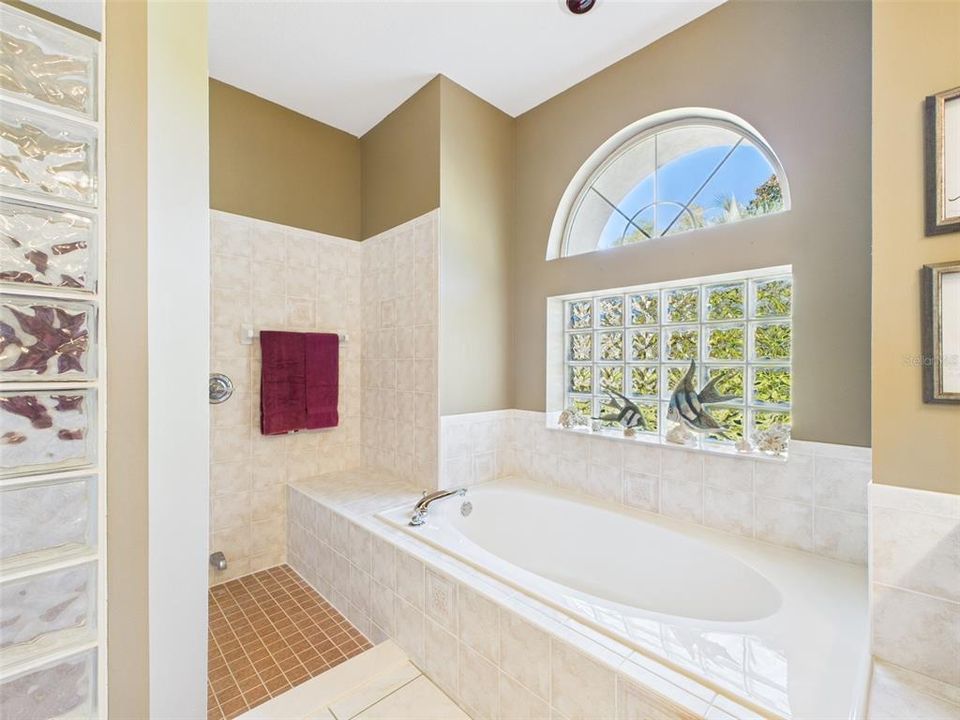 For Sale: $425,000 (3 beds, 2 baths, 2089 Square Feet)