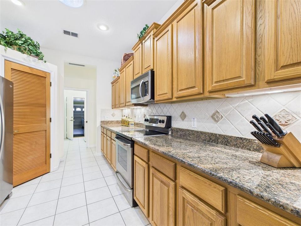 For Sale: $425,000 (3 beds, 2 baths, 2089 Square Feet)