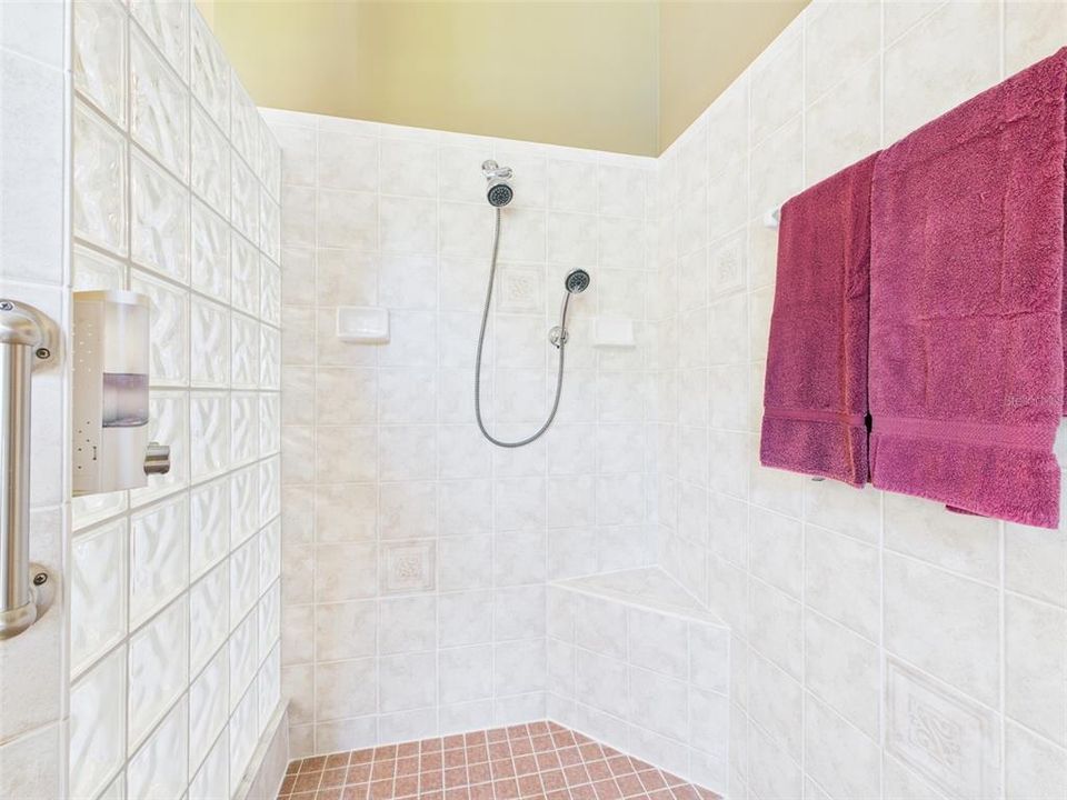 For Sale: $425,000 (3 beds, 2 baths, 2089 Square Feet)