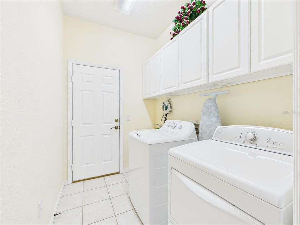 For Sale: $425,000 (3 beds, 2 baths, 2089 Square Feet)