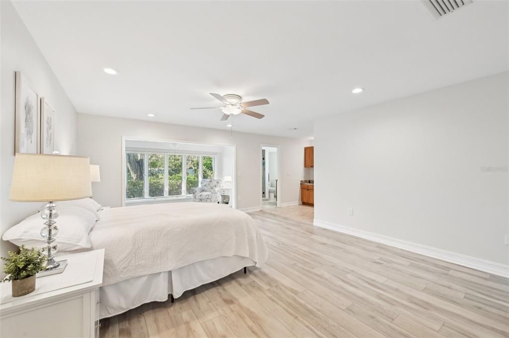 For Sale: $385,000 (2 beds, 2 baths, 1822 Square Feet)