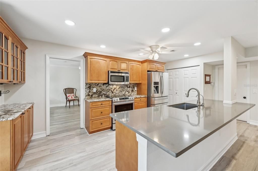 For Sale: $385,000 (2 beds, 2 baths, 1822 Square Feet)