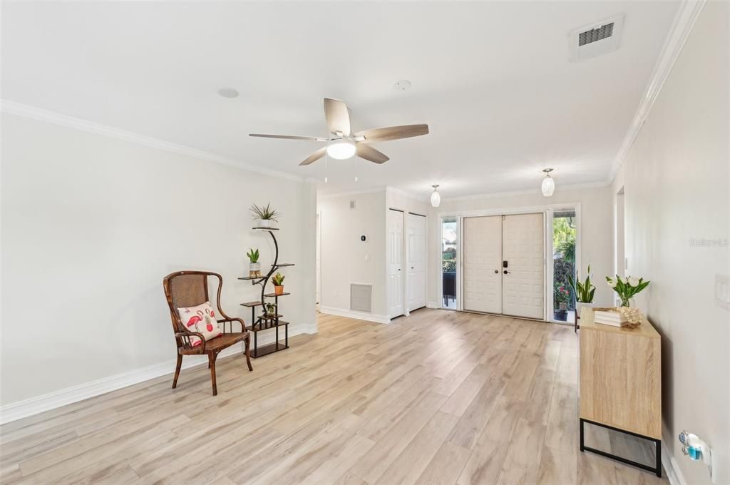 For Sale: $385,000 (2 beds, 2 baths, 1822 Square Feet)
